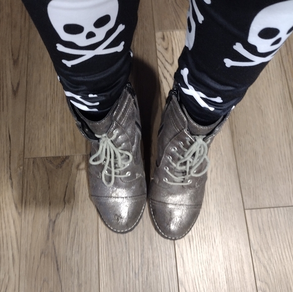 Dlba "Carryn" Heeled Combat boots - Picture 12 of 12